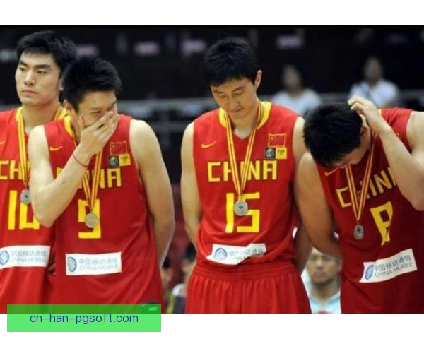 中国男篮2009年亚锦赛颁奖礼爆偷笑门 朱芳雨杜锋孙悦引争议